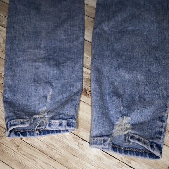 “Gap” light wash, stretch denim universal legging w/destruction- size 10/30long - Picture 13 of 16